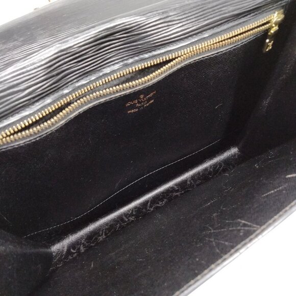 Louis Vuitton - Picture 7 of 9